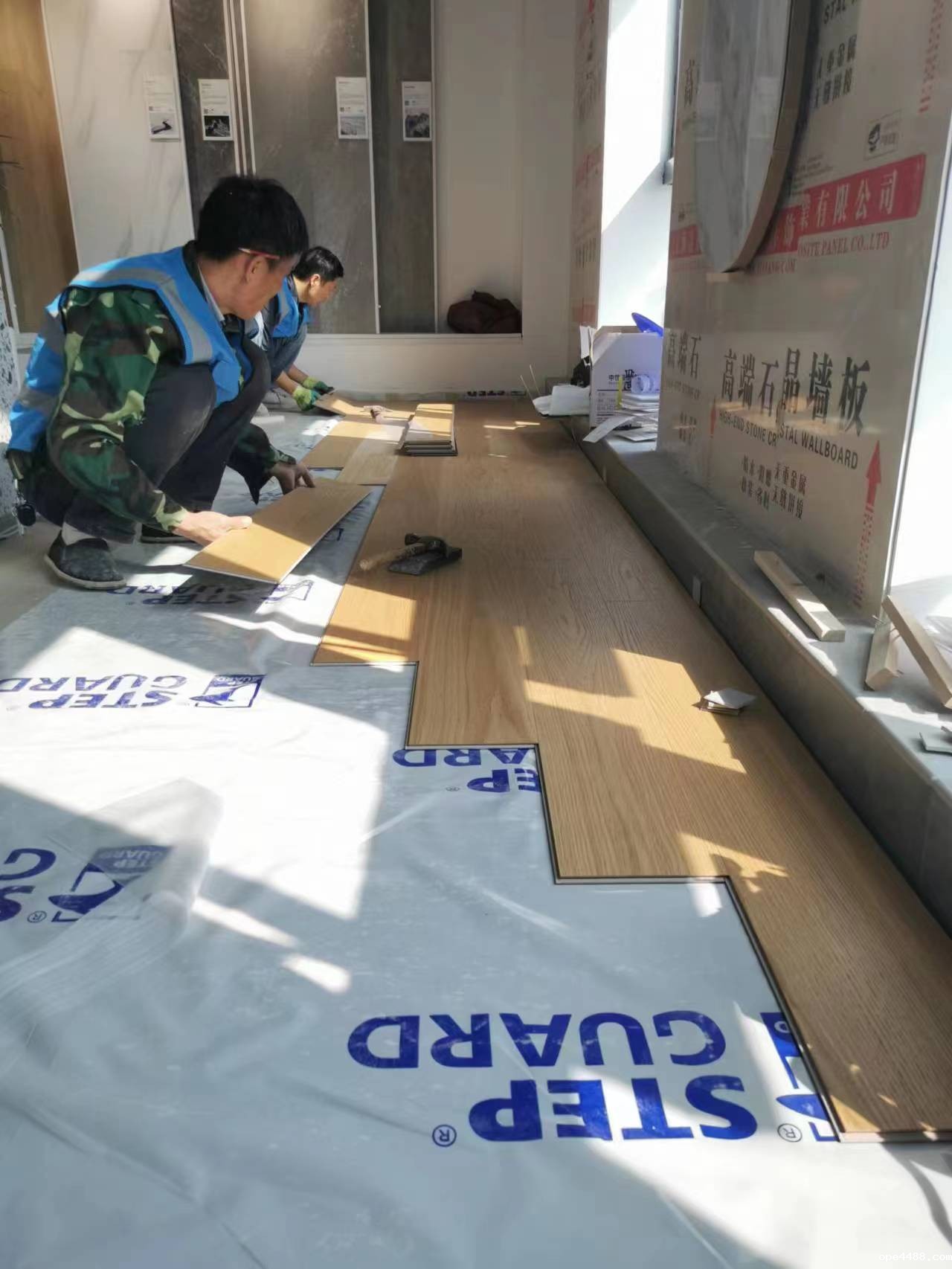 竞技宝APP最新版地板锁扣安装